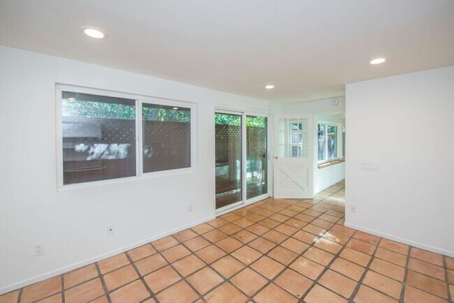 Building Photo - Anaheim Hills