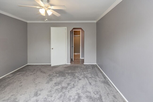Building Photo - 10-B SUMAC CT