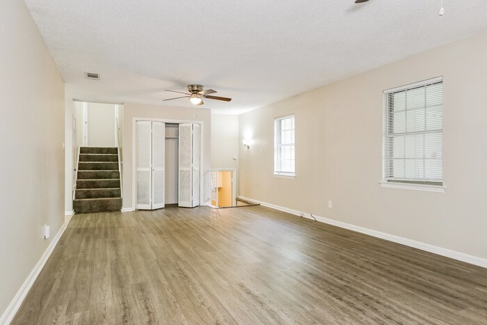 Building Photo - 12710 Pleasant View Dr
