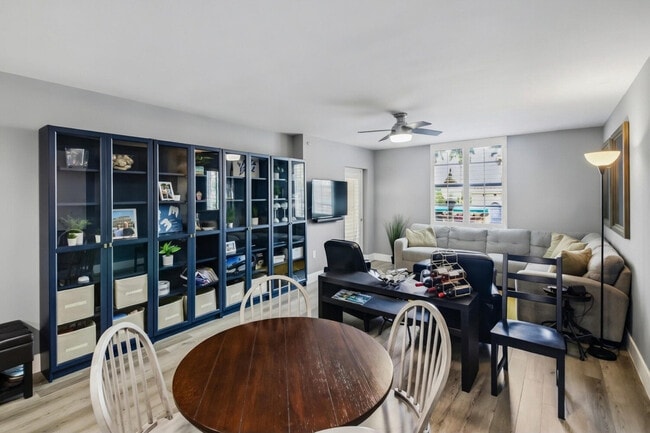 Building Photo - 520 SE 5 Ave