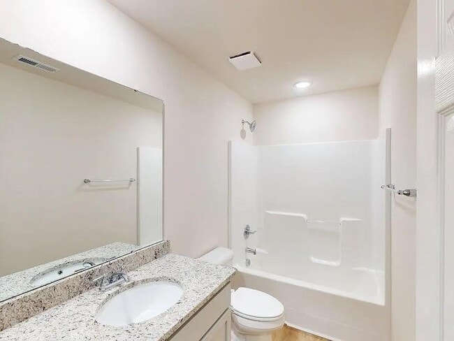 Building Photo - 304 Sandy Springs Dr