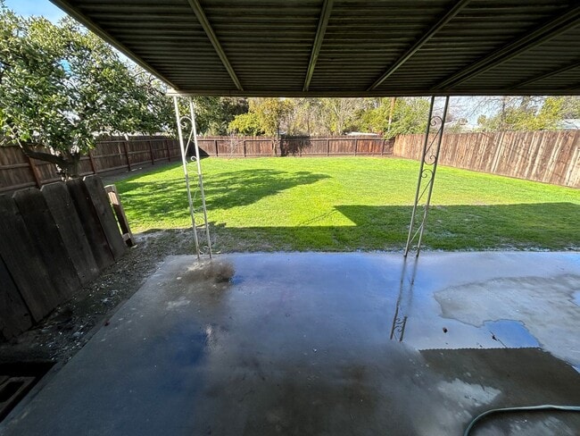 Building Photo - Charming & Pet Friendly 2 Bed/1 w/SOLAR & Yard Care Located on Spacious Lot near Schools & Shopping!