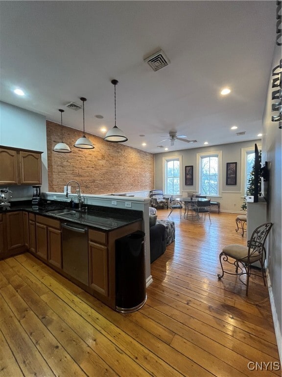 Building Photo - 2 W Park Row