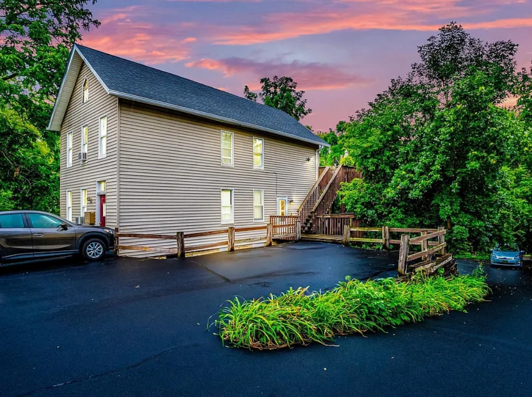 313 Elm Street West - 313 Elm St W