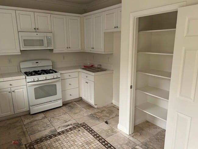 Building Photo - 4BD/2.5BATH FAMILY HOME-$4100 PER MO.