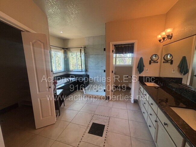 Building Photo - 4726 Abbey Hill
