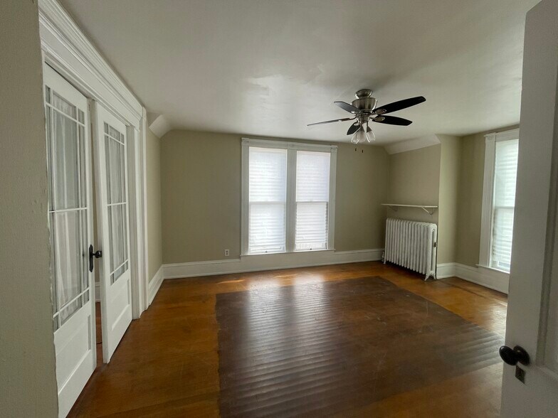 Building Photo - 2424 S Harrison St