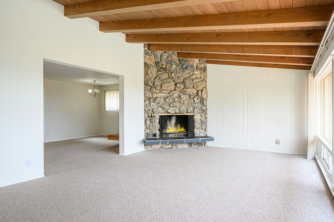 Building Photo - 552 Vía Del Monte