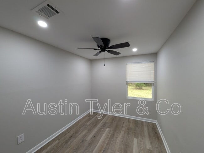 Building Photo - 2984A Smith St