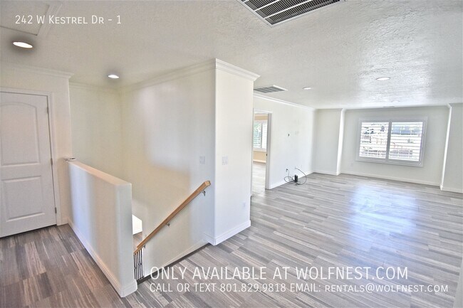 Building Photo - 242 Kestrel Dr