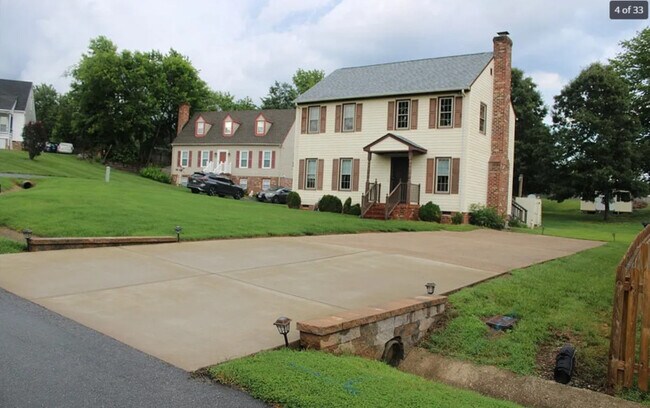 Building Photo - 8300 Banshire Ct