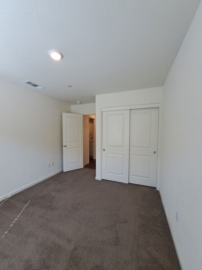 Building Photo - Beautiful 4 Bedroom Home in Madera, Ca!