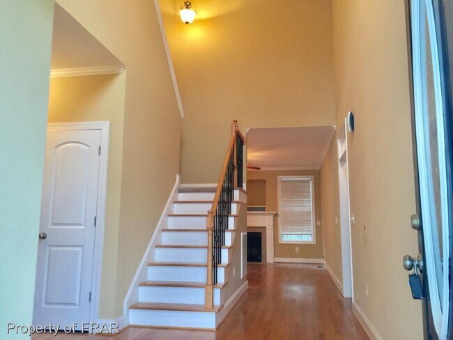 Building Photo - 586 Ruth Cir