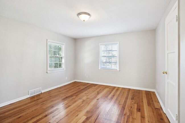 Building Photo - 2044/2046 S 20th St Duplex