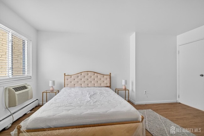 Building Photo - 22 Lake Ave