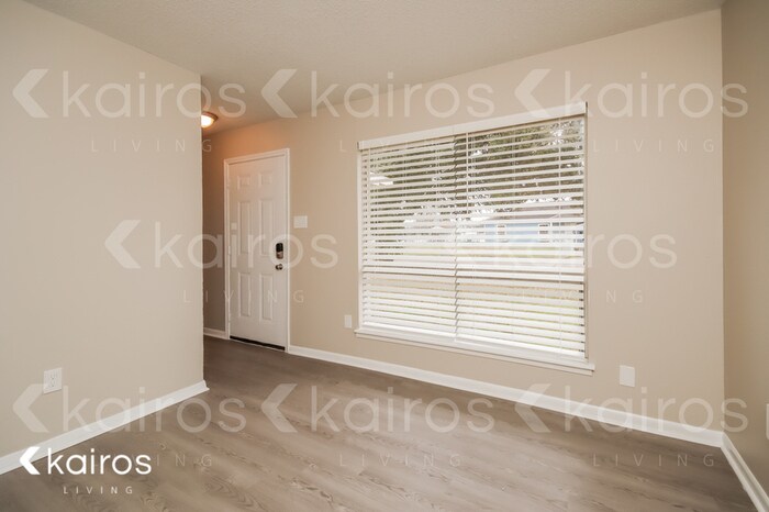 Building Photo - 304 Robbie St