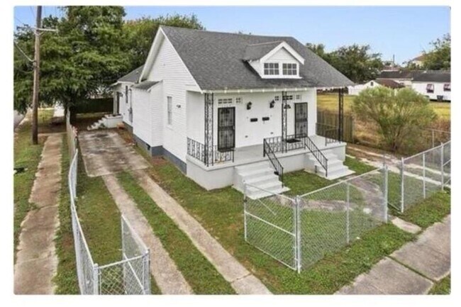 Building Photo - 1247 Alabo St