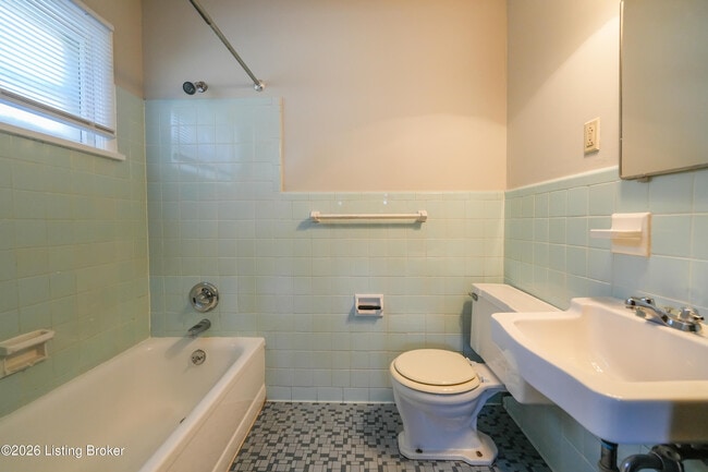 Building Photo - 2220 Heather Ln