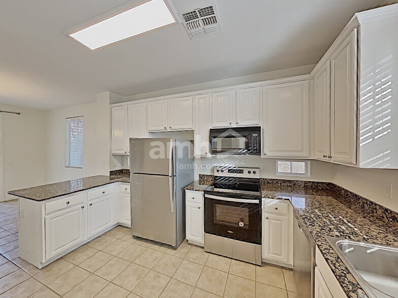 Building Photo - 10124 E Isleta Ave