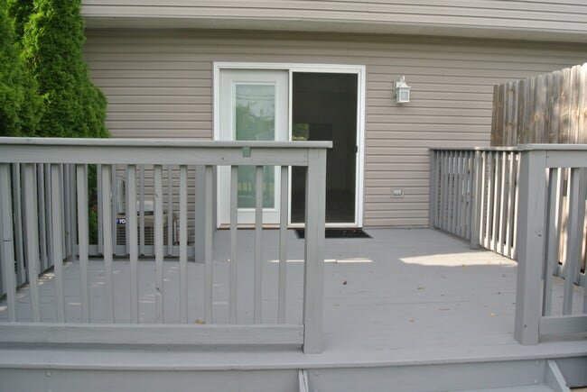 Building Photo - 118 Colonial Pkwy