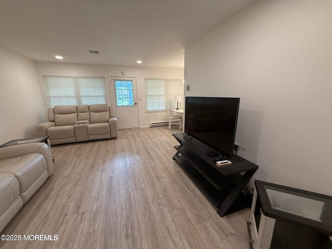 Building Photo - 1178B Clydebank Ct