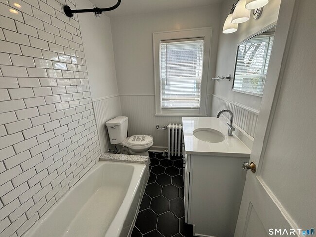 Building Photo - 10 Glendenning St