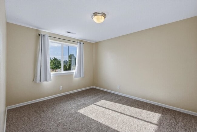 Building Photo - THREE BEDROOM PLUS BONUS OR FOURTH BEDROOM