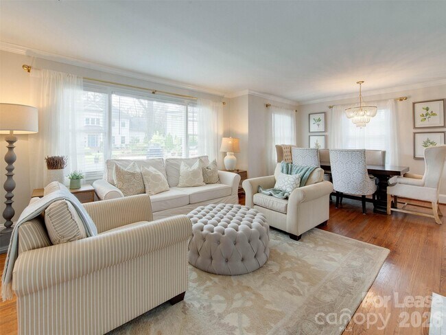 Building Photo - 3221 Sunset Dr