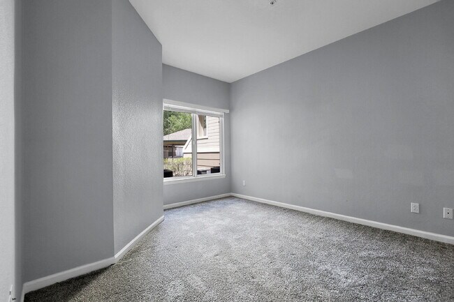 Building Photo - $1,650.00, Spacious 2-bedroom, 1 bath Cond...