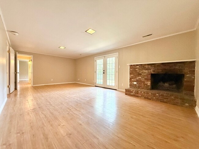 Building Photo - 6604 Granada Dr