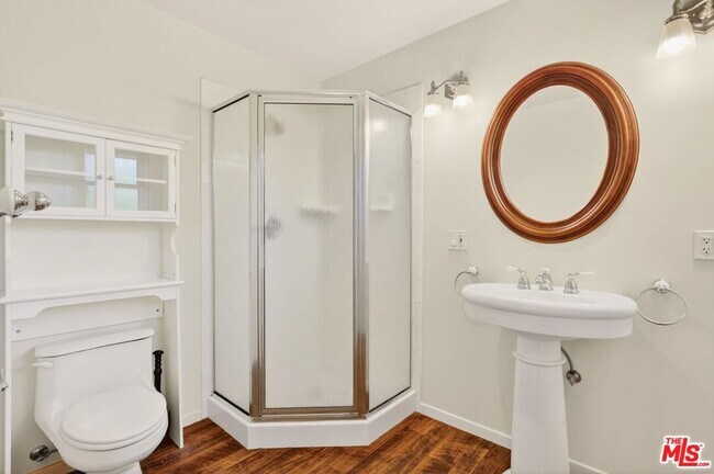 Building Photo - 3713 Dellvale Pl