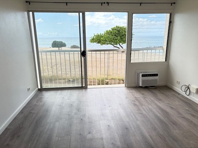 Building Photo - Makaha Surfside - One Bedroom
