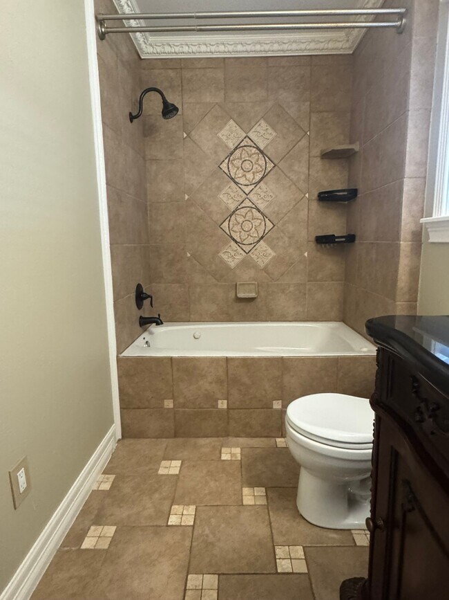 Building Photo - 34534 Lake Side Dr