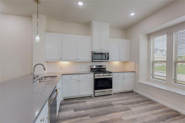 Building Photo - 16062 Doe Lk Dr