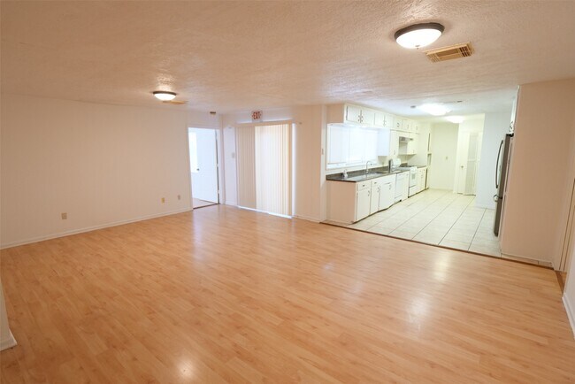 Building Photo - 5231 Beechnut St