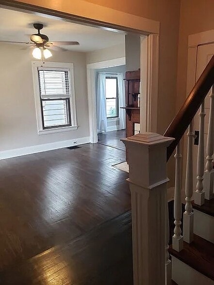 Entryway - 303 E 21st St
