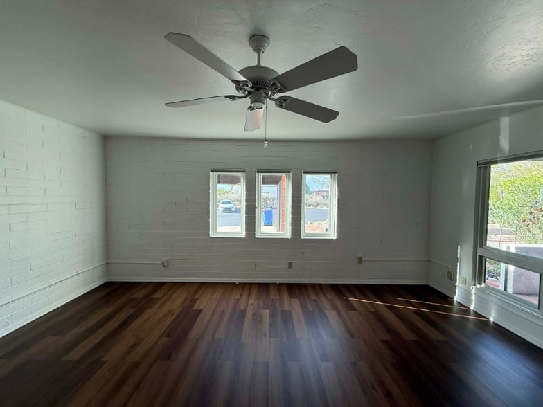 Building Photo - 348 W Via Del Heroe