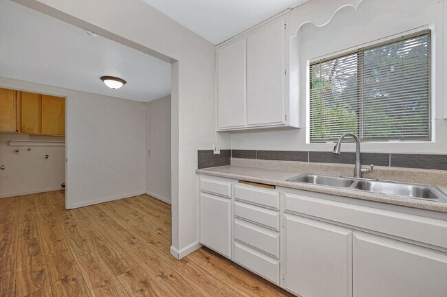 Building Photo - Country living in Beautiful Meadow Vista