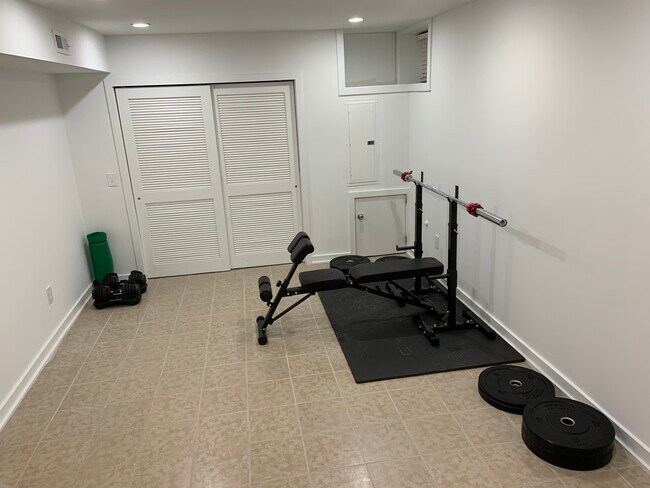 Building Photo - 2991 Livingston St