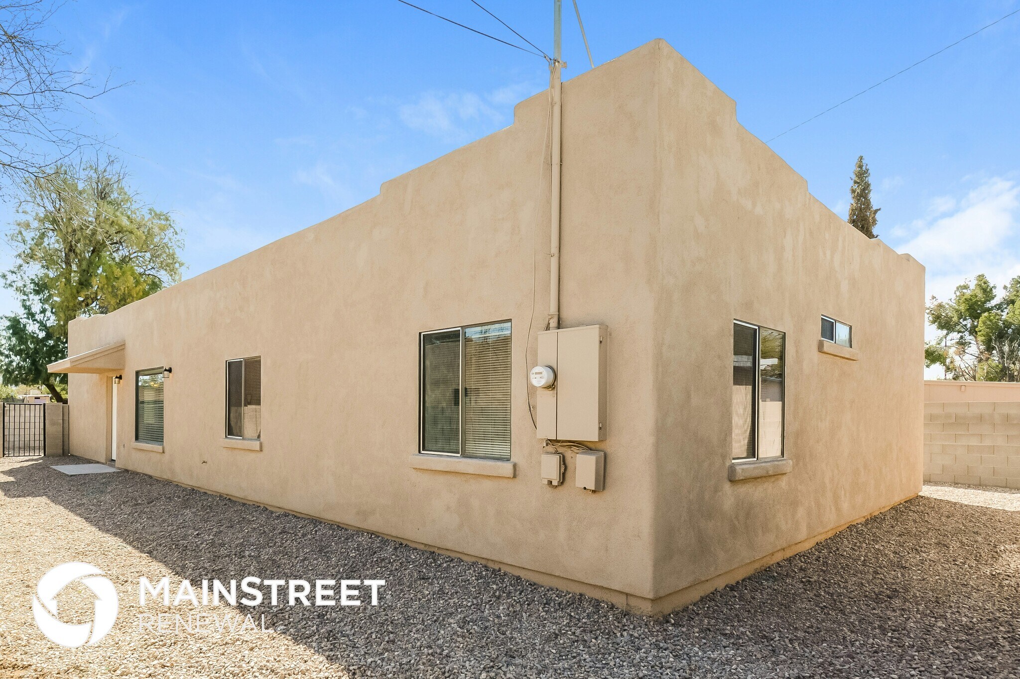 Building Photo - 2675 N Palo Verde Ave
