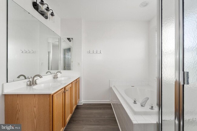 Building Photo - 7102 Finch Ln