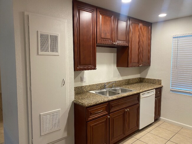 Building Photo - 2 Central Ave