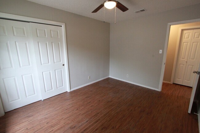 Building Photo - East Austin 4BR Gem on Cul-de-Sac w/ Spacious Lot & Updates