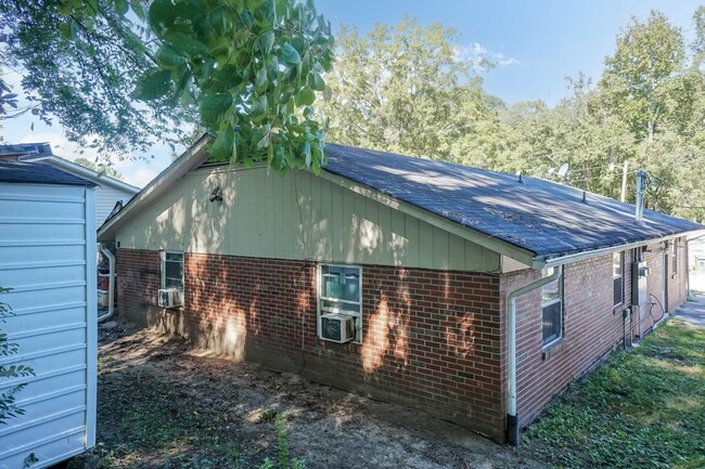 Building Photo - Move in Ready Two Bedroom Home!