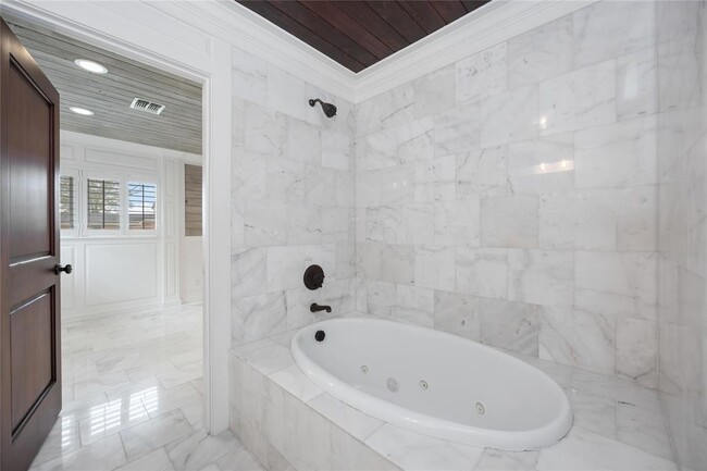 Building Photo - 4031 Fernwood Dr
