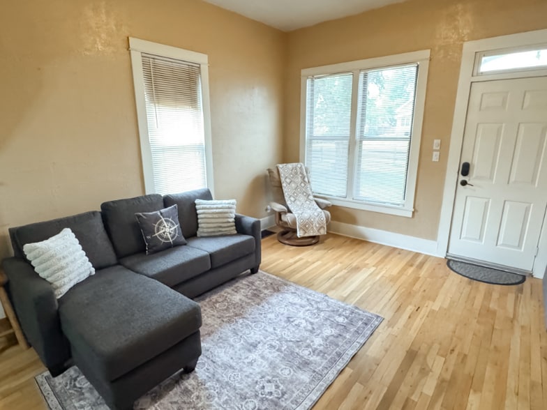 Building Photo - 1603 Elm Ave