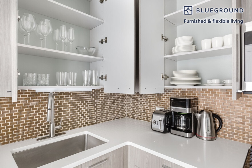 Building Photo - 105 Duane St