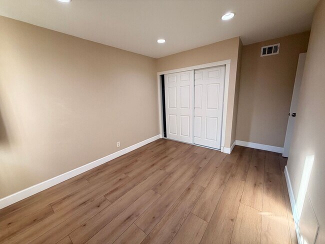 Building Photo - Beautiful 4 Bedroom Huntington Beach House For Rent!