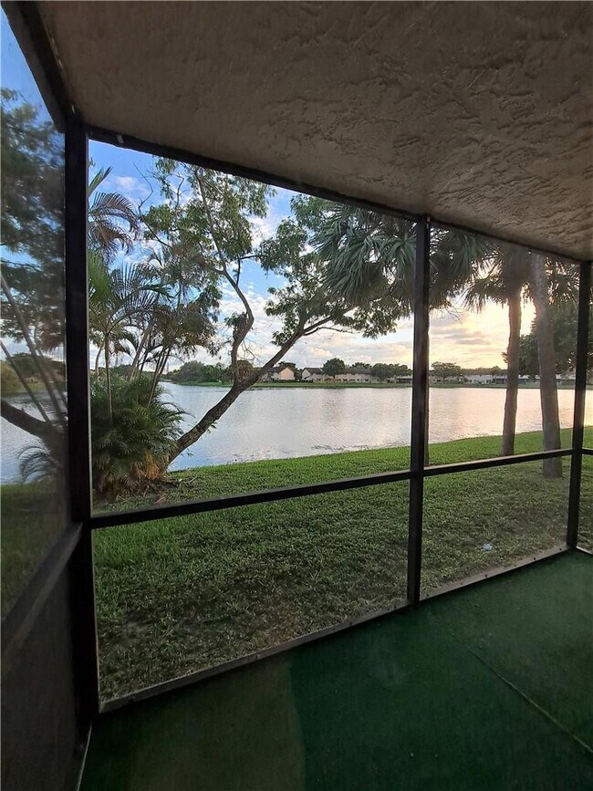 Building Photo - 9838 Nob Hill Ct