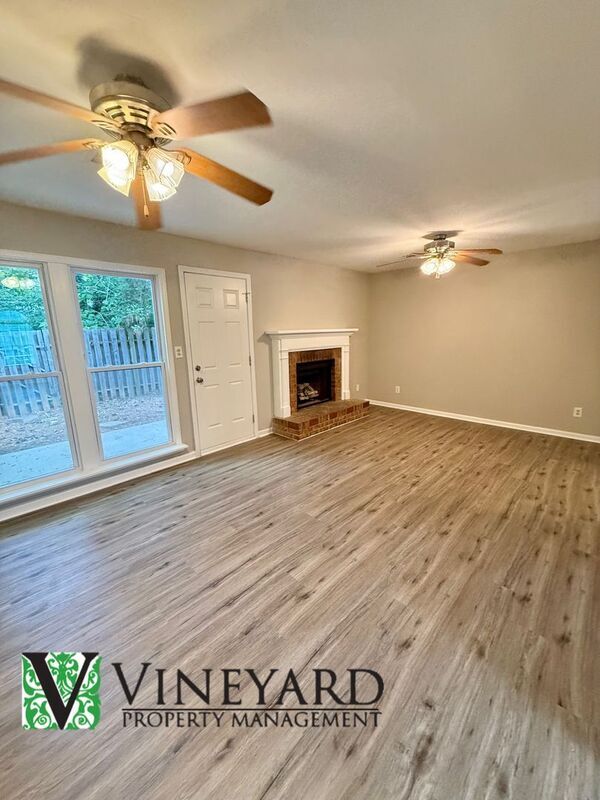 Building Photo - 4891 Jenny Dr